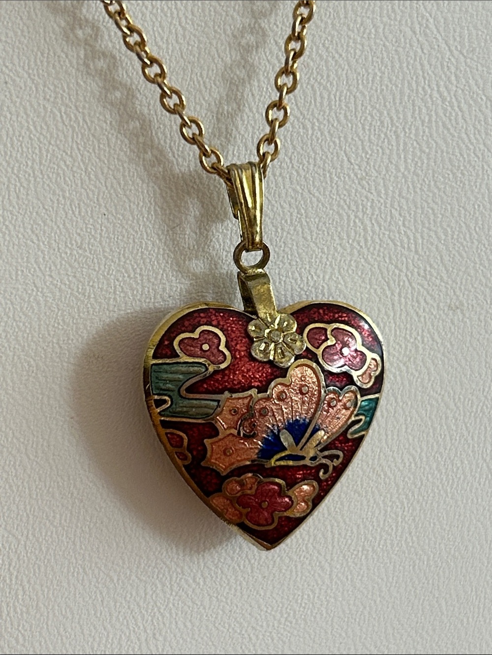 Avon Gold-Tone Heart Pendant Necklace with Red and Pink Enamel